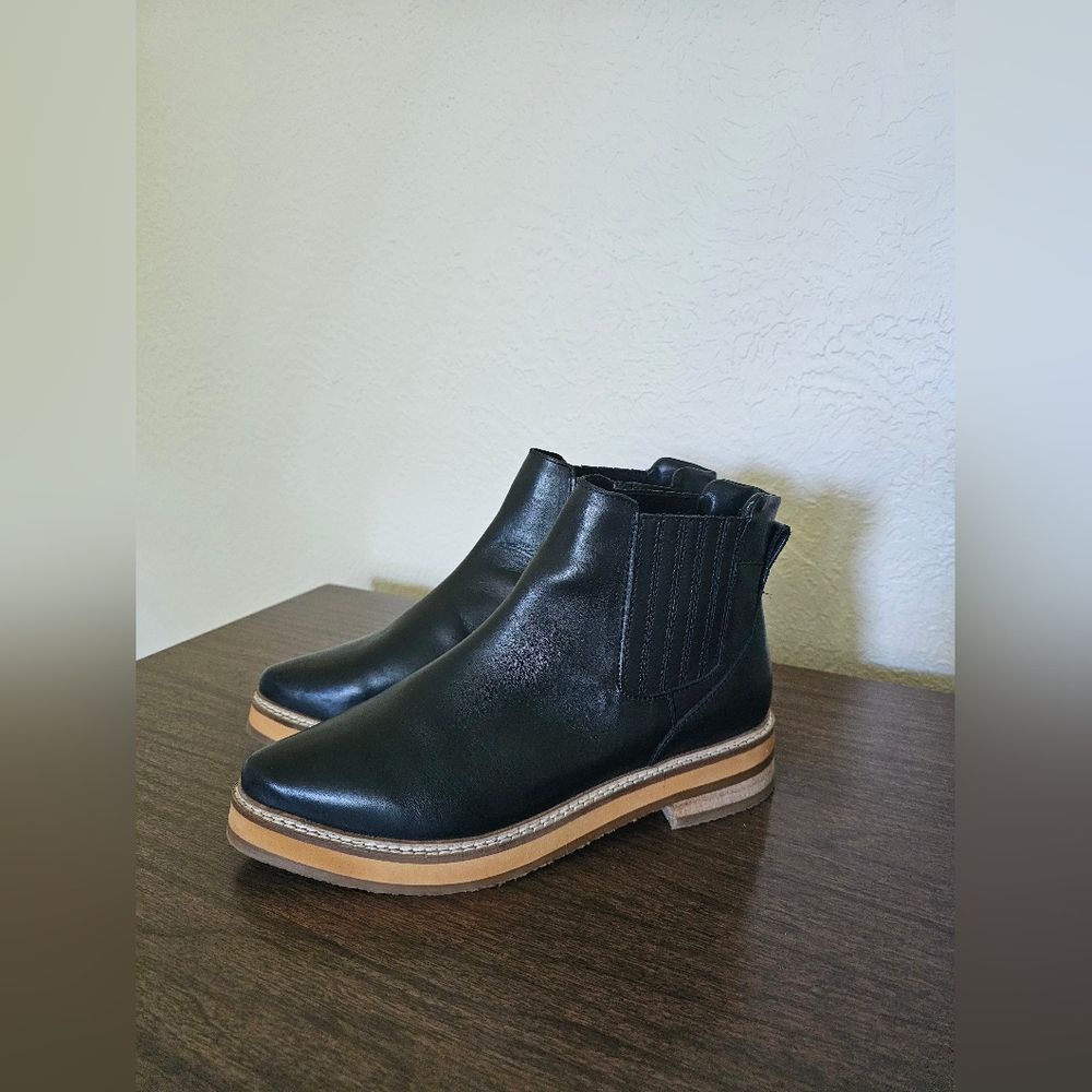 Roolee Black and Tan Ankle Boots with Platform Sole - Picture 2 of 8